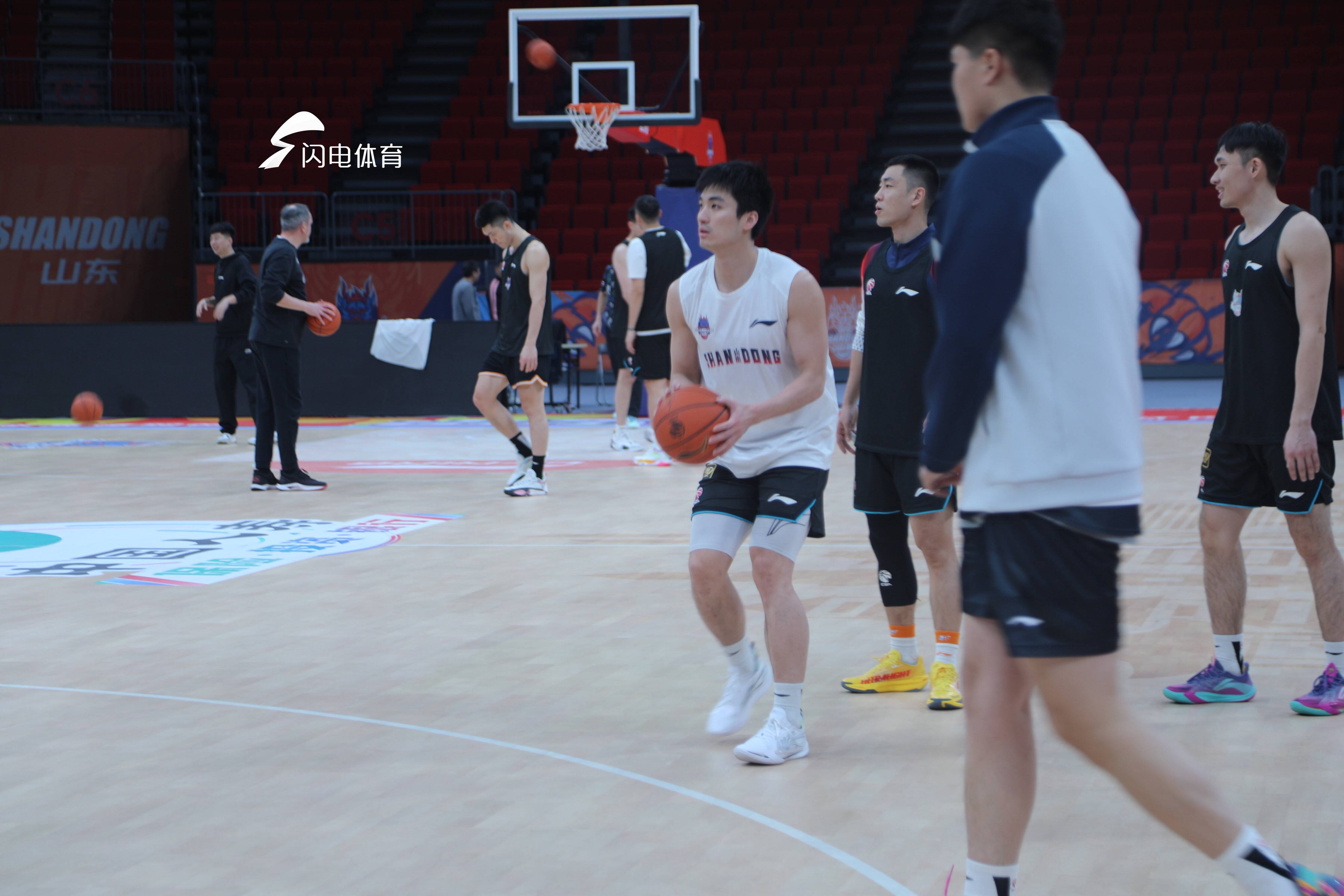 九游游戏平台-今夜山东男篮调整名单以备NBA总决赛冲刺阶段布莱顿门线救险，梅西连续十场比赛得分超过惊险取胜直接炸裂